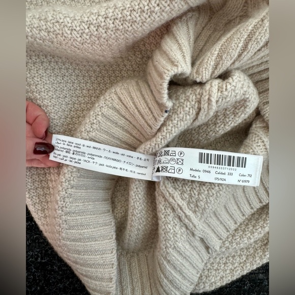 MASSIMO DUTTI beige wool turtleneck sweater (S) - Picture 3 of 8